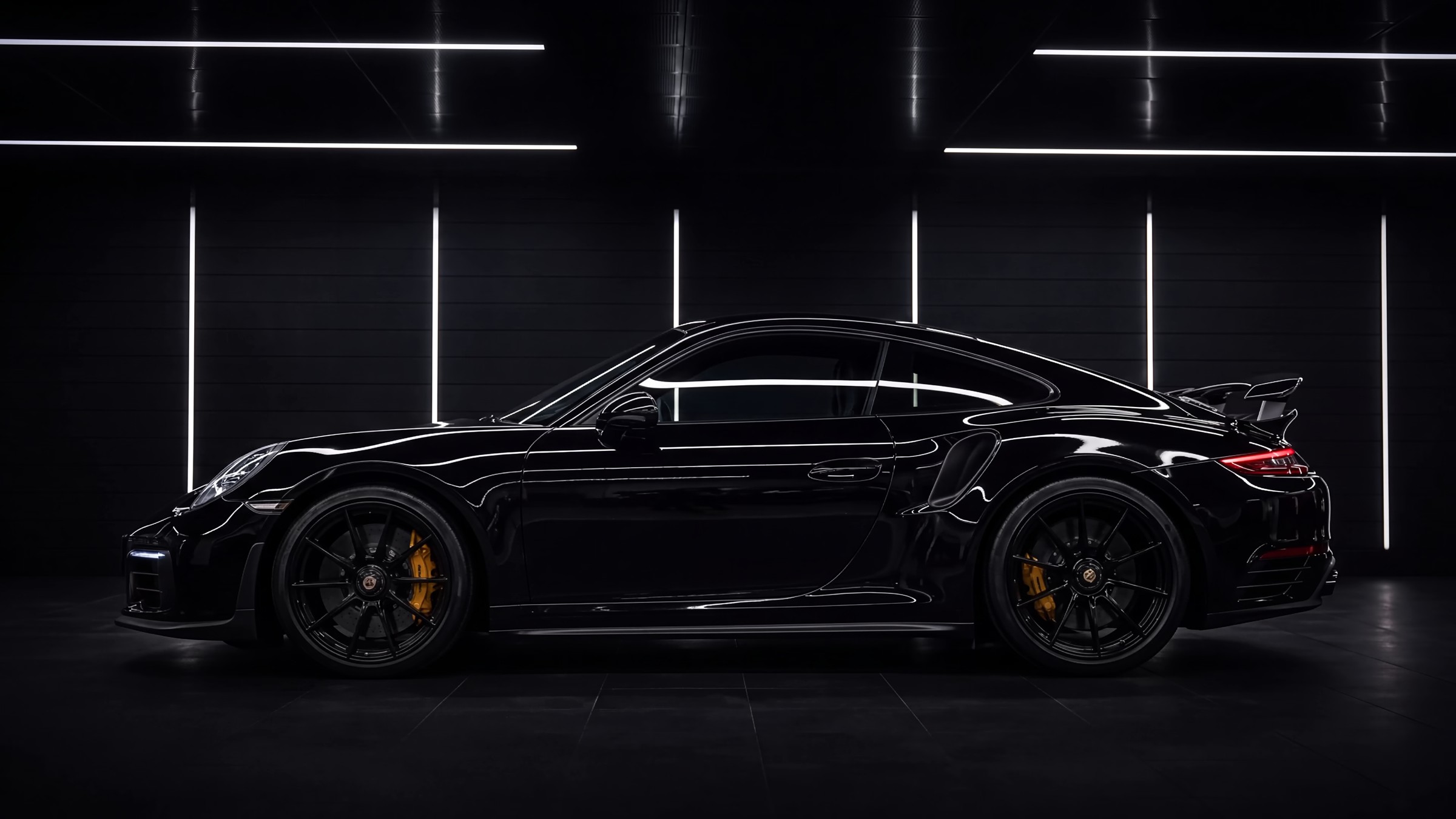 Porsche 911 i studioet vårt, sort lakk som blir Razor Rose